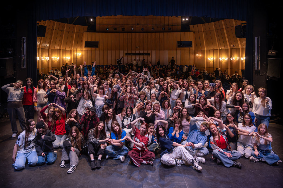 Group photo of the Hungarian K-pop Dance School community